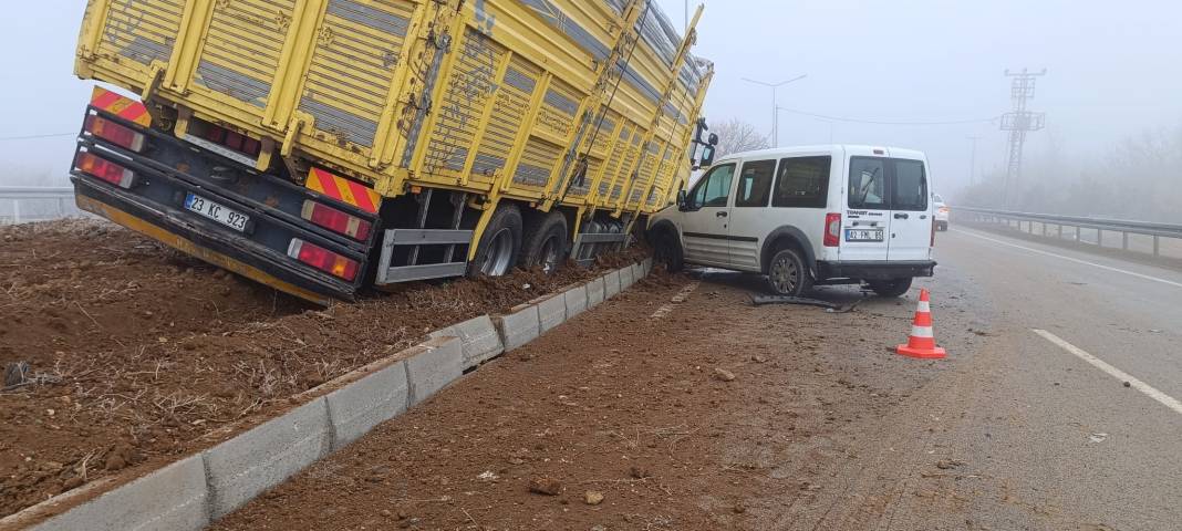 Biri Konya plakalı 7 araç kaza yaptı! Çok sayıda yaralı var 1